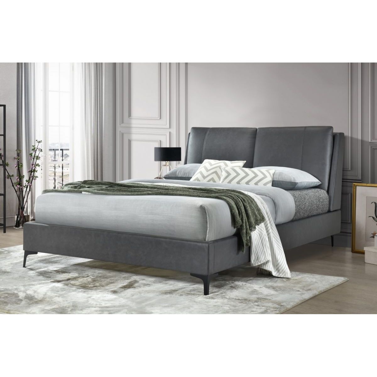 Aston Mae, bed range